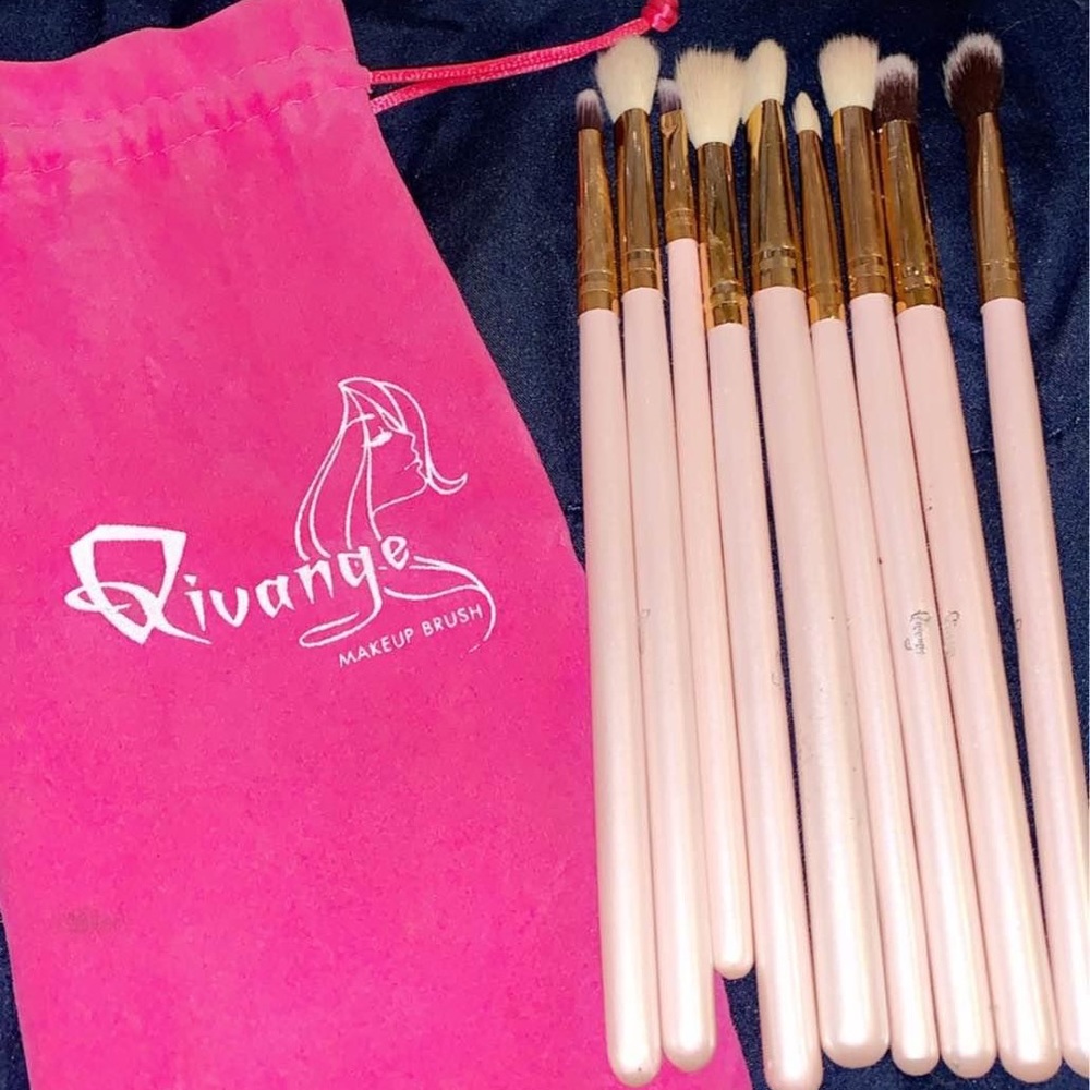 Makeup brushes